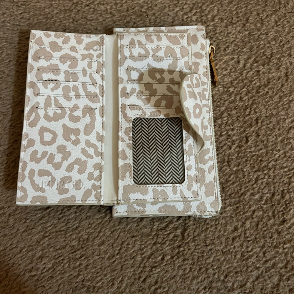 Jen & co white leopard wallet